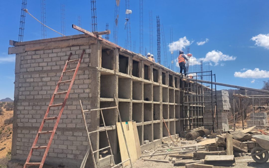 Construyen el panteón de la comunidad serrana La Concepción