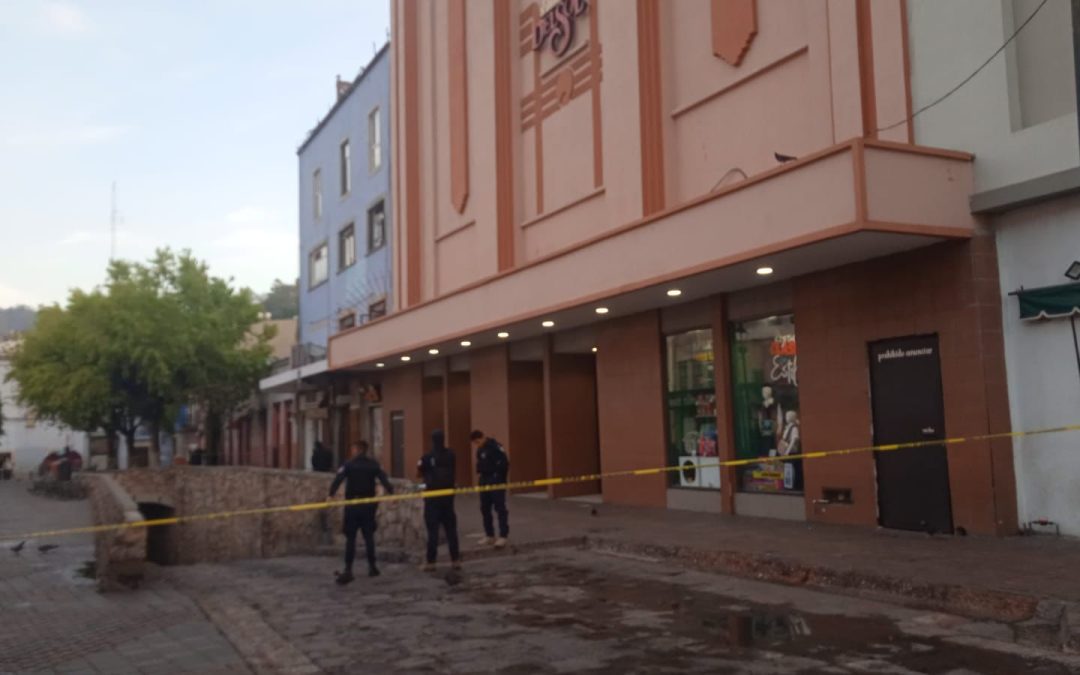 Muere hombre al caer hacia rampa en avenida Juárez